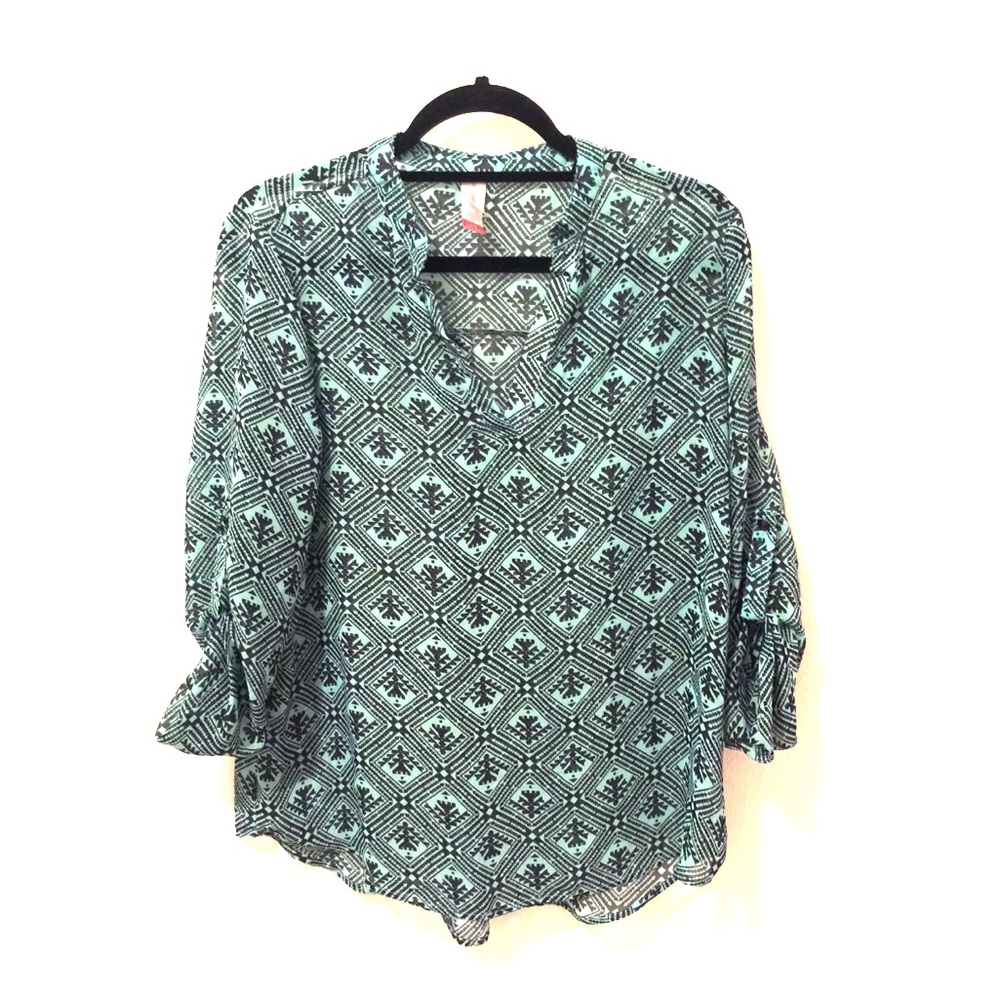 Sheer flowy top with 3/4 sleeves